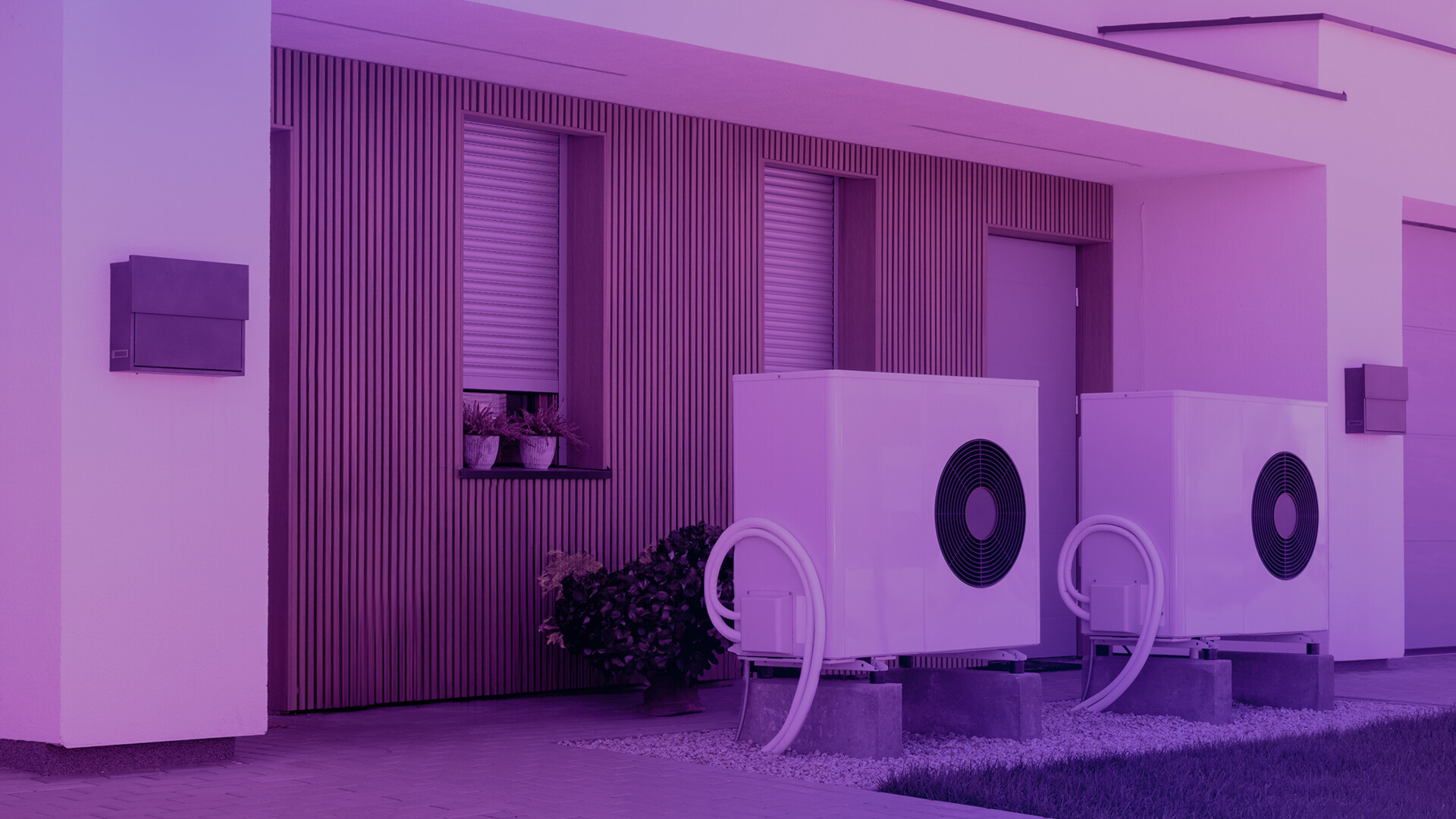 Moderne Wärmepumpeninstallation an Einfamilienhaus – Enercapital 