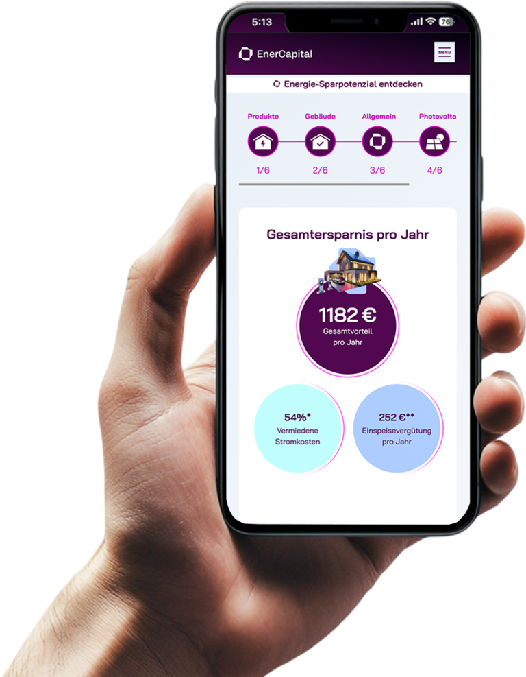 Smartphone mit EnerCapital Energieersparnisrechner: Gesamtersparnis pro Jahr für PV-Anlage und Einspeisevergütung. EnerCapital_Energieeffizienz_Banner_V1_NEU